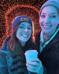 Merry and bright ✨🎄 December kicked my ass, which is why I've been scarce.  Still tried to enjoy the holiday season when I could find some pockets of  time for cheer, with