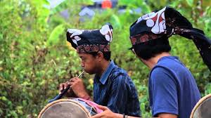 Dari sekian bentuk kesenian, alat musik tradisional jadi salah satu identitasnya. 12 Alat Musik Sulawesi Selatan Gambar Dan Penjelasan Guratgarut