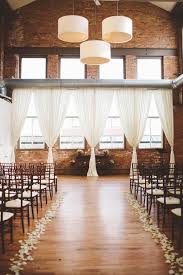 Chic Urban Chicago Wedding At City View Loft Junebug Weddings Loft Wedding Ceremony Chicago Wedding Venues Wedding Ceremony Backdrop