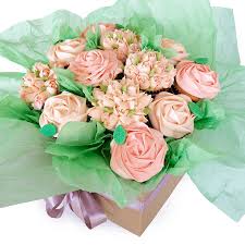 We source the finest gourmet food from around the world & deliver to your door. Cupcake Bouquet Cake Plate