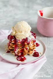 Knusprige Waffeln Mit Heissen Kirschen Vanilleeis Knusprige Waffeln Waffeln Mit Heissen Kirschen Und Heisse Kirschen