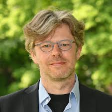 Denis Kramer's Instagram, Twitter & Facebook