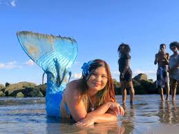 Meet A Professional Mermaid Who Makes 45 000 A Year Business Insider Professional Mermaid What Is Like Beach Pictures Friends