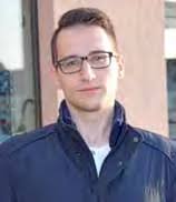 Szyją biało-czerwoną flagę