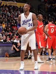 Patrick Schwarzenegger And Family Celebrate Christmas At Lakers Game Lakers Kobe Bryant Kobe Bryant Black Mamba Kobe Bryant Nba