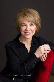 Photographing Headshots Tutorial By Leslie Crane Including Tips On Lighting Posing And Headshots Women Business Headshots Women Business Portrait Photography