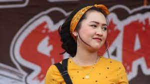 Profil aurel dewanda, peserta bintang suara yang mirip tasya rosmala. Jarang Terekspos Ini Sosok Ibu Happy Asmara Yang Tak Kalah Cantik