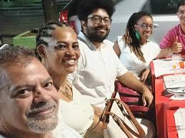 Defendi o doutorado de uma forma tão emocionante e bonita! Só tenho a  agradecer: À @luizaoliveira909 pela orientação, parceria e incentivo  durante toda essa caminhada. Ao grupo LALIDH-oralidades, vocês foram  fundamentais para