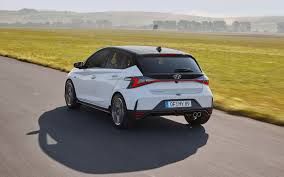 The hyundai i20 n sits 10mm closer to the road than the standard i20 thanks to its stiffened, lowered suspension. Kleinwagen Autohaus Klapper