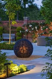 Sculpture Moderne Pour Donner Un Souffle De Vie Au Jardin Contemporain A Acheter Jardin Contemporain Grand Jardin Paysager Et Amenagement Cour