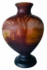 Galle Emile 1846 1904 Paysage Lacustre Vase En Verre Double Grave A L Acide De Forme Cœur A Col Corolle Reposant Sur Un Fort Piedouche Decor D Arbres A La B