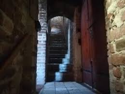 Grinzane cavour, dominato dal castello medievale, è situato sulla strada verso barolo e monforte il museo etnografico di grinzane cavour in piemonte è ospitato all'interno del castello omonimo. Il Castello Di Grinzane Cavour I Rintronauti Due Toscani In Viaggio