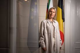 Ludivine dedonder (doornik, 17 maart 1977) is een belgisch politica voor de ps. Ludivine Dedonder Ps On Veut Donner L Impression Que Je Ne Suis Pas A Ma Place Et Que Je Ne Maitrise Pas Mes Dossiers La Libre