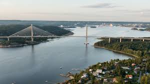 Nu i oktober är dagstemperaturerna runt 11 grader i bro med nattemperaturer på cirka 5 grader. Storsatsning Fornyar Uddevalla Och Ljungskile Magasinet Lokalguiden