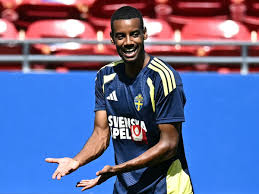 Alexander Isak fitness update issued after Liverpool striker trained on his own