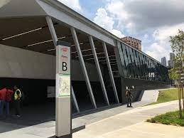 The station is named after the nearby central market (known as pasar seni or art market in malay). File Sbk Line Pasar Seni Entrance B 8 Jpg Wikipedia