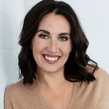 Sarah Gander's Instagram, Twitter & Facebook