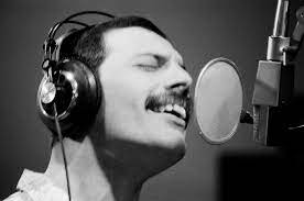 Queen, freddie mercury — somebody to love 05:18. Wer Kann Singen Wie Der Legendare Freddie Mercury Das Freddie Meter Zeigt Dir Per Ki An Wie Nahe Du Dran Bist Atomlabor Blog Dein Lifestyle Blog