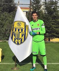 14 nisan 1998 yılında doğan genç kaleci fenerbahçe'de forma giymektedir. Baskent Medya Gecmis Olsun Altay Bayindir Facebook