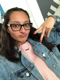 Comparing Chelsea's appearance to celebrities