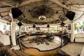 Senigallia ou sinigaglia est une ville italienne d'environ 44 450 habitants, située dans la province d'ancône, dans la région marches, en italie centrale. Abandoned Disco Shalimar Di Senigallia Senigallia Notizie Italy Abandoned Places Abandoned Home Appliances