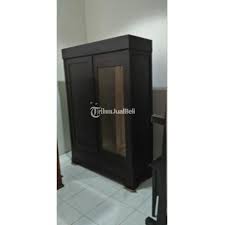 Lemari bisa muat lebih banyak pakaian dan bisa juga untuk menyimpan barang yang lain. Vintage Furniture Kuno Lemari Kayu Jati Bekas Second Harga Murah Di Jakarta Barat Tribunjualbeli Com