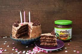 Kirschkuchen ist besonders bei kindern beliebt und ganz schnell gemacht. Kleine Bionella Geburtstagstorte Ganz Einfach Und Ohne Form Backen Herr Grun Kocht