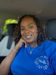 Gloria Sewell's Instagram, Twitter & Facebook