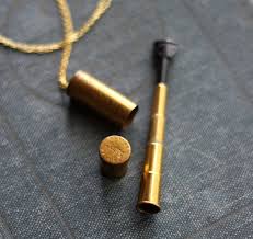 Matching ashtrays, cigarette holders, candle sticks and other tableware were also manufactured and sold by copeland spode in the 1960s. Vintage 40 S 50 S Brass Scope Telescoping Cigarette Holder Canister Vial Necklace Contrary 72 00 Free Shipping