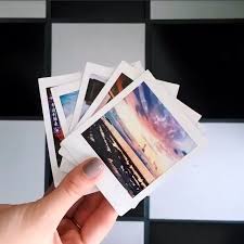 Harga kamera polaroid ini pun bervariasi, tergantung dengan seberapa teknologi yang sekarang dibenamkan di dalam kamera polaroid tersebut. Pin By Valeria Gutierrez On Instax Photos Poloroid Pictures Polaroid Pictures Instax Photos