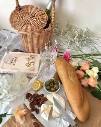 4 009 Likes 130 Comments Carys Griffiths Thestyleeditorials On Instagram When You Can T Go Out For A Picnic So The Picnic Comes Food Foodie Pics Picnic