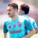 Técnico inglês se demite detonar jogadores em grupo do WhatsApp