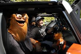 Gritty Jeep pays tribute to the Flyers and their lovably weird mascot