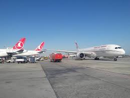 Royal air maroc joined the oneworld airline alliance in april 2020, becoming its first african member. Royal Air Maroc 787 Clips Wing Against Turkish Airlines 777 Video Airways Magazine