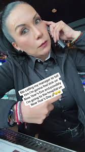 So im not coming to work 🤣 #lesbiansoftiktok🌈 #toyourpage♥️🌈🌈  #bartenderlife #ilikegirlswholikegirls🌈 #bartenderproblems #barlife  #lesbiansbelike🌈🌈 #callingsick #foryou #🌈 #managers #restaurantlife ...