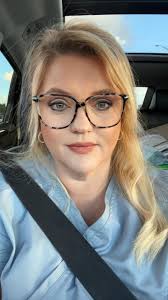 Is this hairstyle suitable for a 52-year-old?