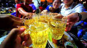 Cụ thể, từ 0h ngày 2/3, cho phép mở cửa trở lại đối với các cửa hành kinh doanh, quán cà phê nhưng phải đảm bảo các điều kiện về thực hiện giãn cách giữa người với người là 1m, hoặc có tấm chắn giữa các vị trí ngồi và khuyến khích bán hàng mang về nhà. Ha Ná»™i Cho Hang Äƒn Má»Ÿ Cá»­a Trá»Ÿ Láº¡i Hang Bia Váº«n Chá»‰ Ä'Æ°á»£c Ban Mang Vá» Thá»i Sá»± Thanh Nien