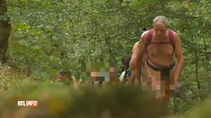 Novinha fazendo um boquete mais que maravilhoso. La Randonue Une Promenade Tout Nu Dans Les Forets Pendant Les Vacances Video Le Soir