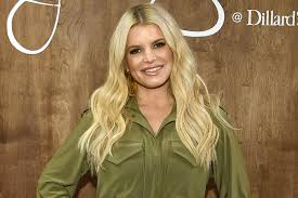 The picture was criticized because letting an infant sleep on her stomach increases their chances of sudden infant death syndrome (sids). Jessica Simpson Reveals That She S Dyslexic