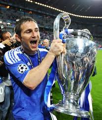 Chelsea players celebrate with the trophy after winning the champions league. Adam On Twitter Chelsea Champions Chelsea Football Team Chelsea Champions League