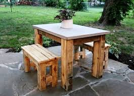 Elle arbore en effet un style campagnard pour que votre jardin ressorte. Table De Jardin En Materiaux Et En Styles Divers