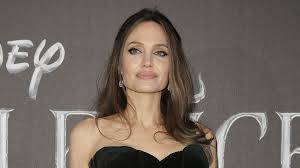 Doch nun fallen auch erste schatten auf angelina jolie. Sexy Wie Eh Und Je Angelina Jolie Feiert 45 Geburtstag Promiflash De