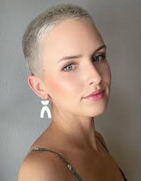 The appearance of a deceased person in your dream is not insignificant.