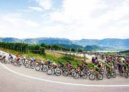 Sono complessivamente 21 le tappe che devono coprire i girini, con 2 giorni di riposo e 2 tappe a cronometro. Giro D Italia 2021 In Diretta Tv Tappe Partecipanti E Favoriti