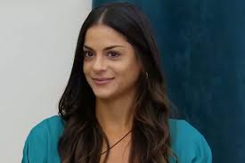 Quien es Emily Lucius, la nueva participante de El Hotel de los Famosos