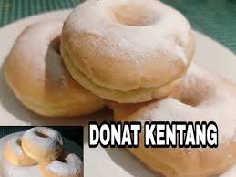 Pipihkan adonan donat kentang dan berikan 1 sendok makan adonan isi. New Resep Donat Kentang Super Empuk Tanpa Mixer