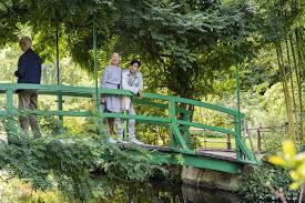 Monet S Garden And House In Giverny Monet Garden Giverny Giverny Garden