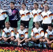 Mit allen jahreszahlen der titelgewinne von 1954 beim wunder von bern bei der in der schweiz über die heim 1974 in münchen und 1990 in italien in rom. Deutschland Zum Vierten Mal Fussball Weltmeister Bilder Fotos Welt