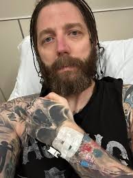 Does anyone have leg tremors. Just need some love