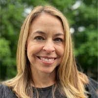 Angela Newlin's Instagram, Twitter & Facebook